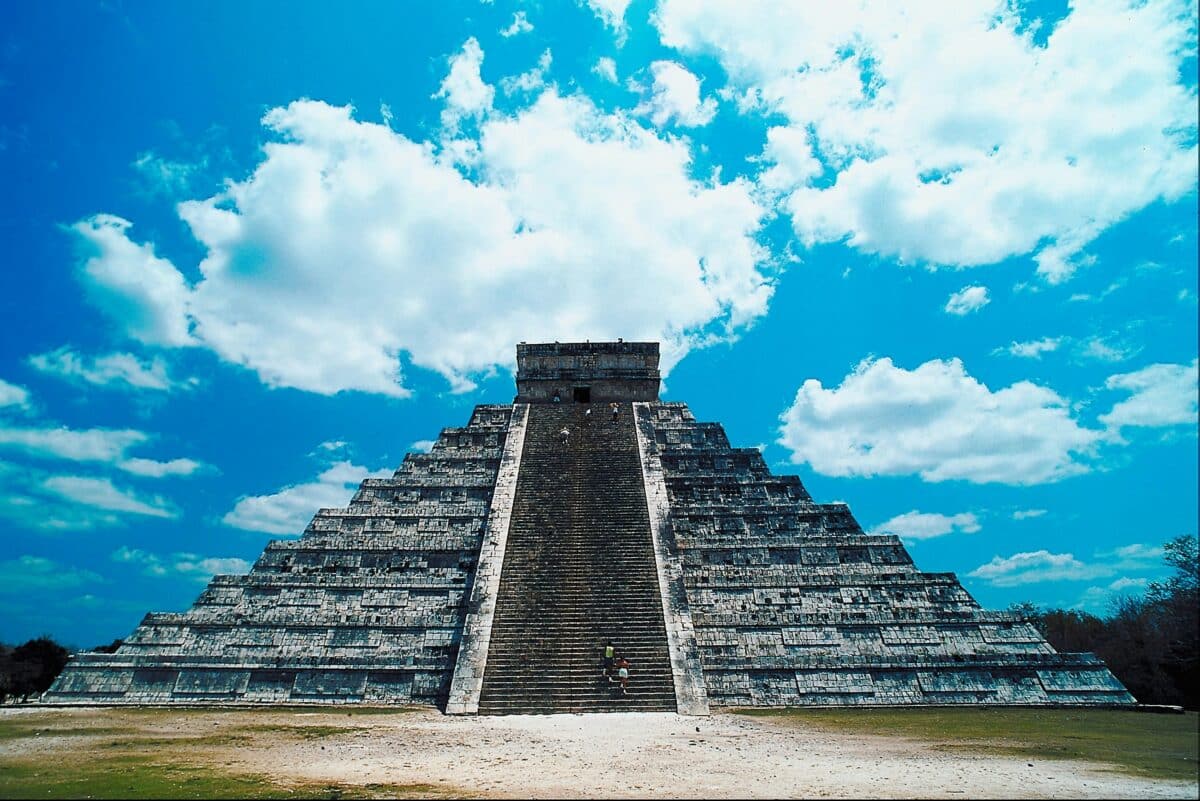 Discover the Wonders of Petra, Pompeii, and Chichen Itza